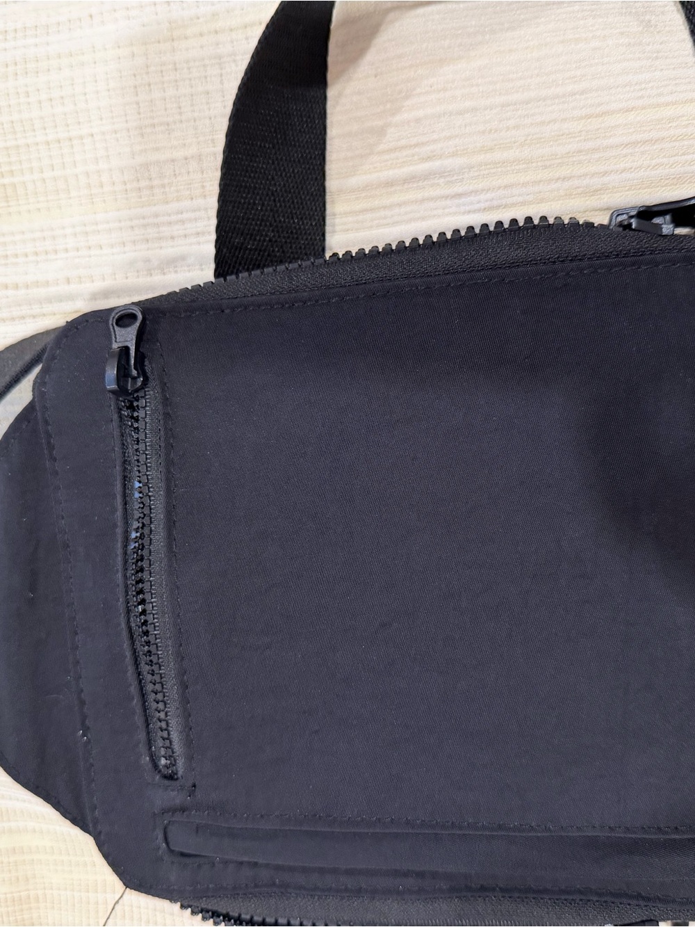 BEIS Black Minimalist Sling Pack for Men or Women - Picture 5 of 7